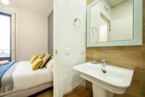 Guest Room Bathroom Ideas for Comfort & Privacy